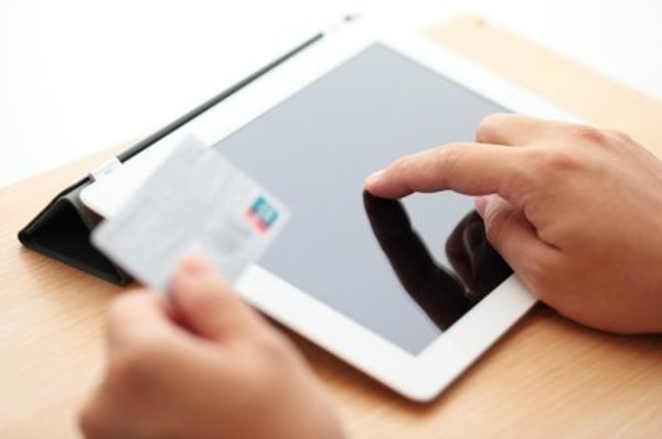 M-Commerce Dominates Traditional Online Sales in Some Markets